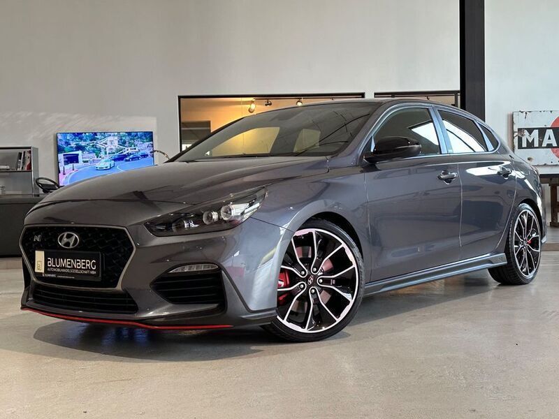 Grau Gebraucht 2020 Hyundai i30 Comfort Limousine | 23.980 € (Superpreis) - Bild 1/4