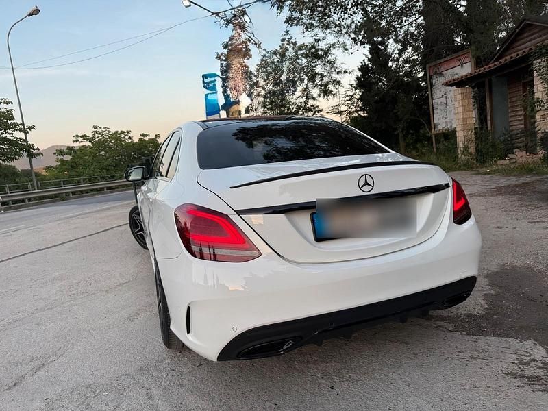 Weiß Gebraucht 2021 Mercedes C300 AMG line Limousine | 25.000 € - Bild 1/4