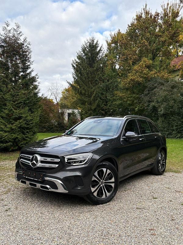 Grau Gebraucht 2019 Mercedes GLC200 SUV | 28.000 € (Superpreis) - Bild 1/4