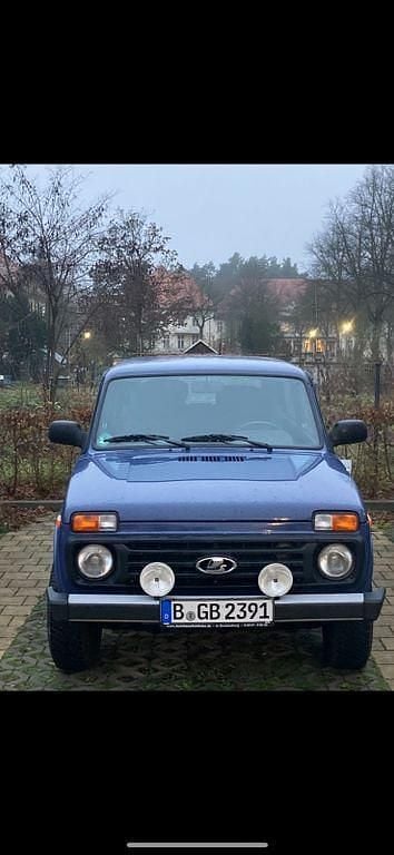 Gebraucht Lada Taiga 83 PS (61 kW) 2017 Violet SUV