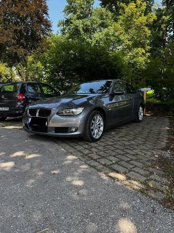 Silber Gebraucht 2008 BMW 320 Coupé | 4.900 € (Superpreis) - Bild 1/4