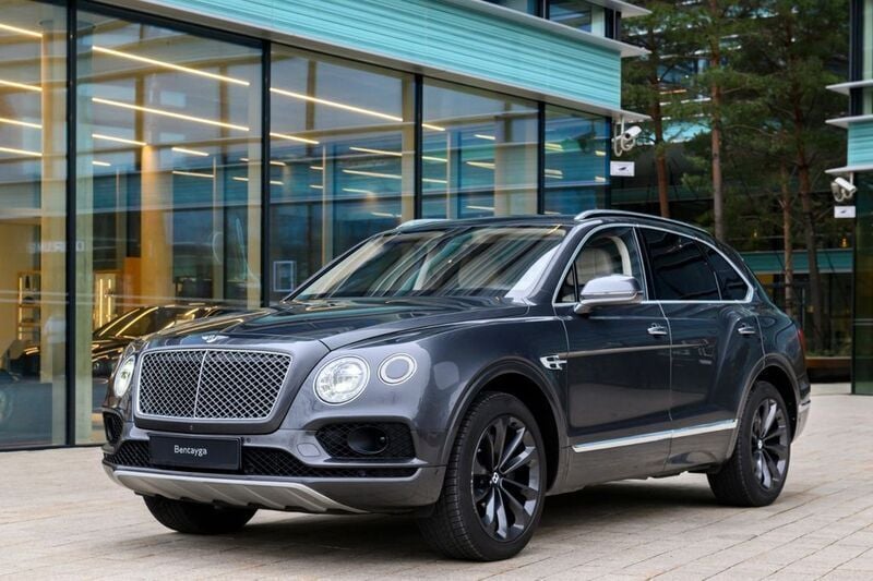 Grau Gebraucht 2016 Bentley Bentayga SUV | 90.000 € (Teuer) - Bild 1/4