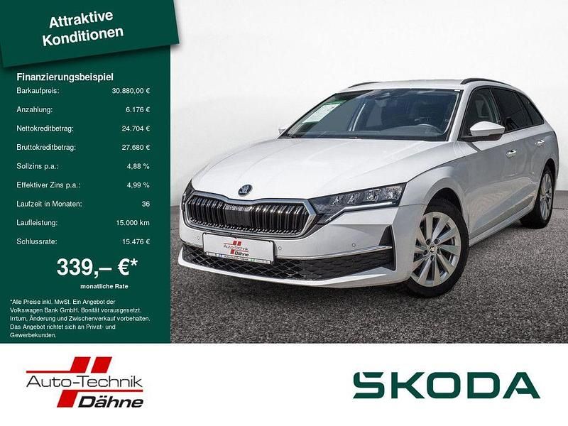 Weiss / moonweiß perleffekt (metallic) Gebraucht 2024 Skoda Octavia Selection Kombi | 30.880 € (Fairer Preis) - Bild 1/4