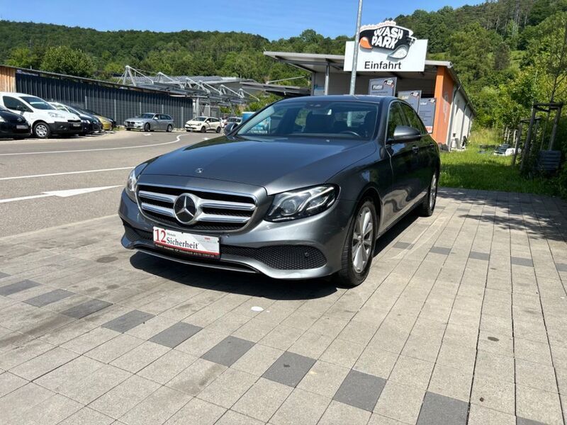 Selenitgrau metalliclack Gebraucht 2018 Mercedes E220 Limousine | 17.999 € (Guter Preis) - Bild 1/4