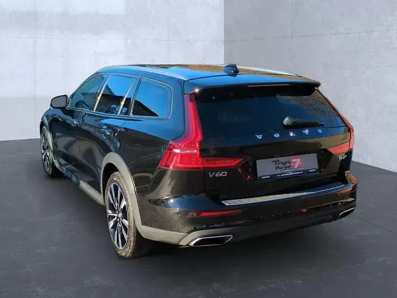 Gebraucht Volvo V60 CC 197 PS (144 kW) 2021 Black stone Kombi