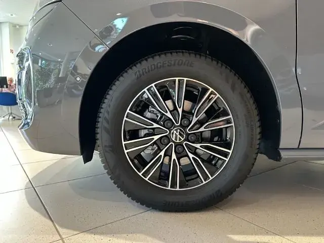 Gebraucht VW Multivan Life 150 PS (110 kW) 2026 Grau Van / Kleinbus