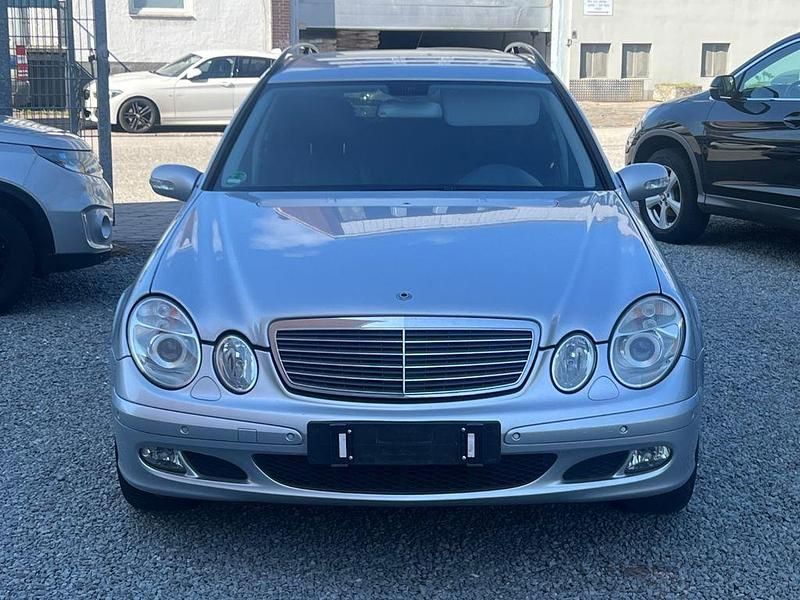 Gebraucht Mercedes E200 163 PS (119 kW) 2026 Silber Kombi