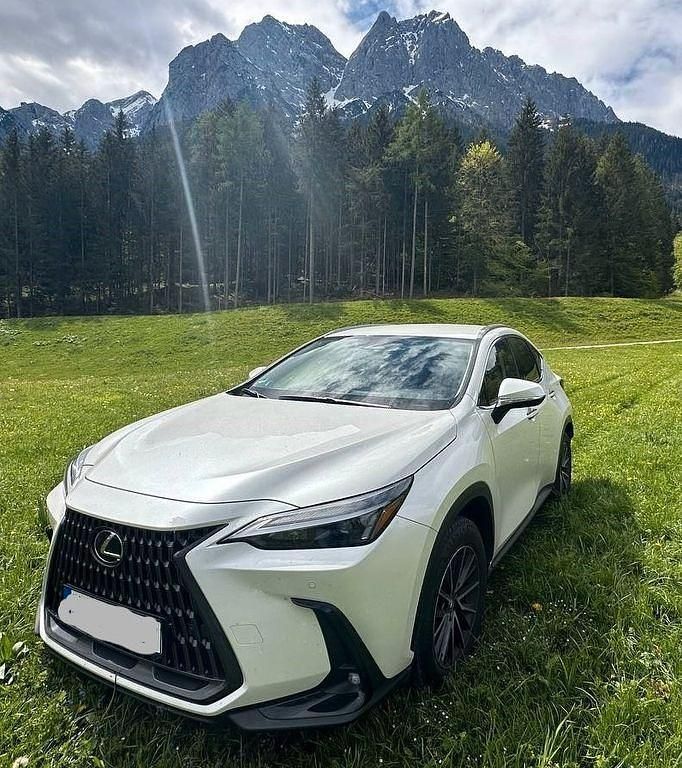 Weiß Gebraucht 2024 Lexus NX350h Business Edition SUV | 44.860 € - Bild 1/4