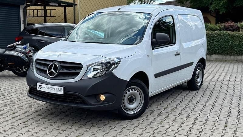 Weiß Gebraucht 2020 Mercedes Citan 108 Van / Kleinbus | 12.450 € (Guter Preis) - Bild 1/4
