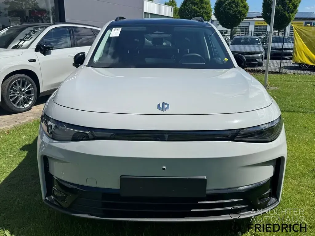 Neu Leapmotor C10 160 kW (218 PS) 2026 Grau SUV