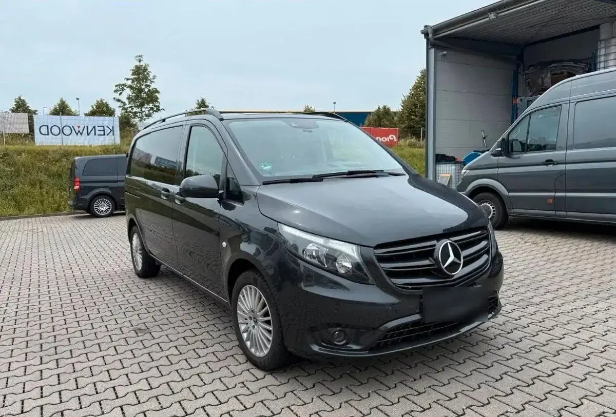 Gebraucht Mercedes Vito 190 PS (139 kW) 2022 Schwarz Van
