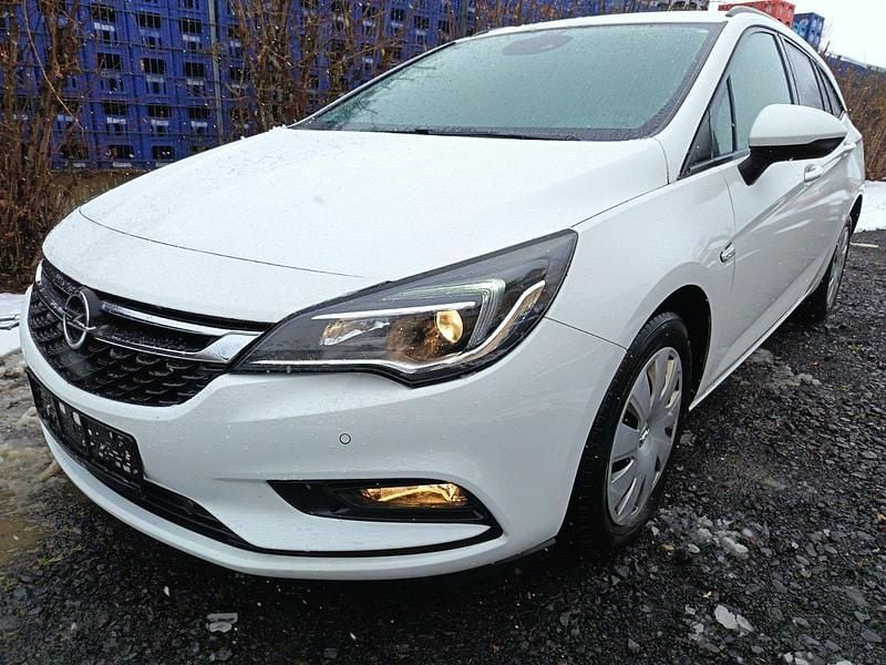 Weiß Gebraucht 2017 Opel Astra Kombi | 3.699 € (Superpreis) - Bild 1/4