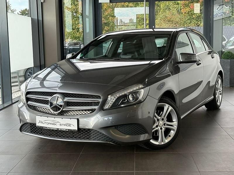 Grau Gebraucht 2013 Mercedes A200 Limousine | 13.699 € (Guter Preis) - Bild 1/4