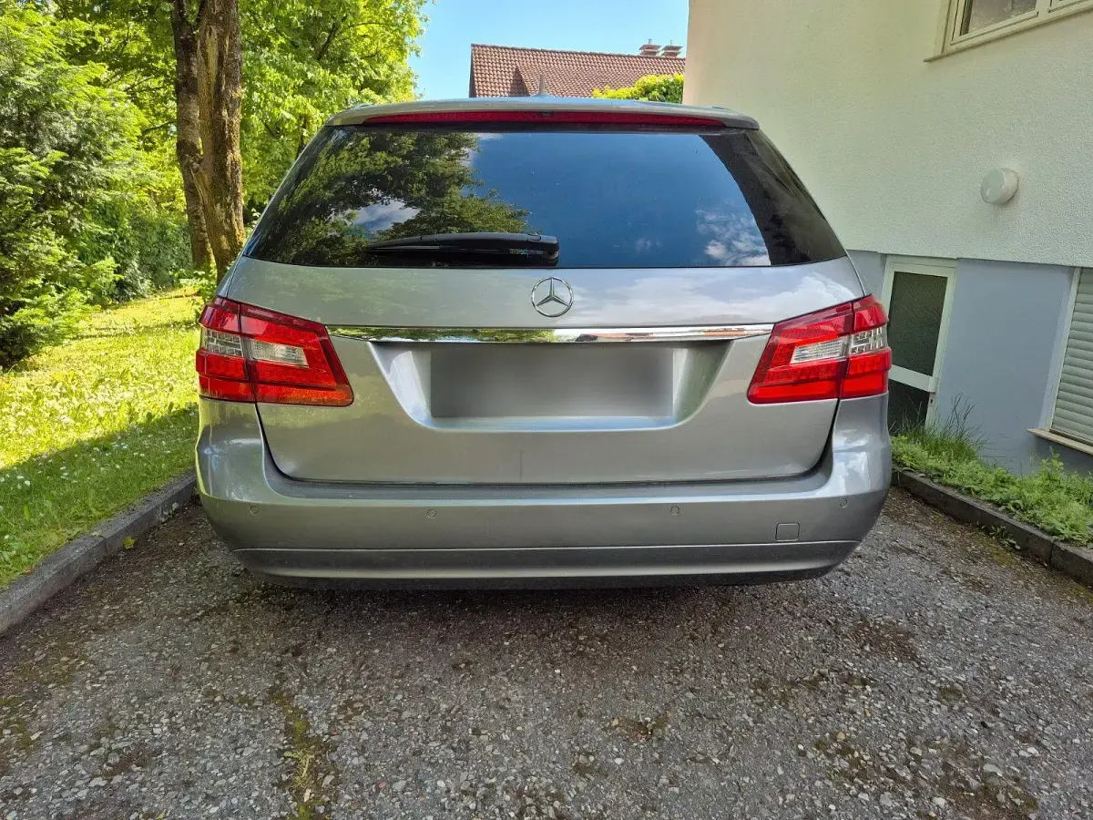 Gebraucht Mercedes E250 204 PS (150 kW) 2010 Grau Kombi