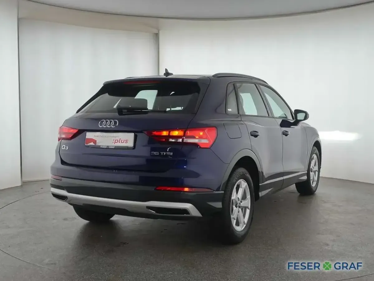 Gebraucht Audi Q3 Ambiente 150 PS (110 kW) 2025 Navarrablau metallic SUV
