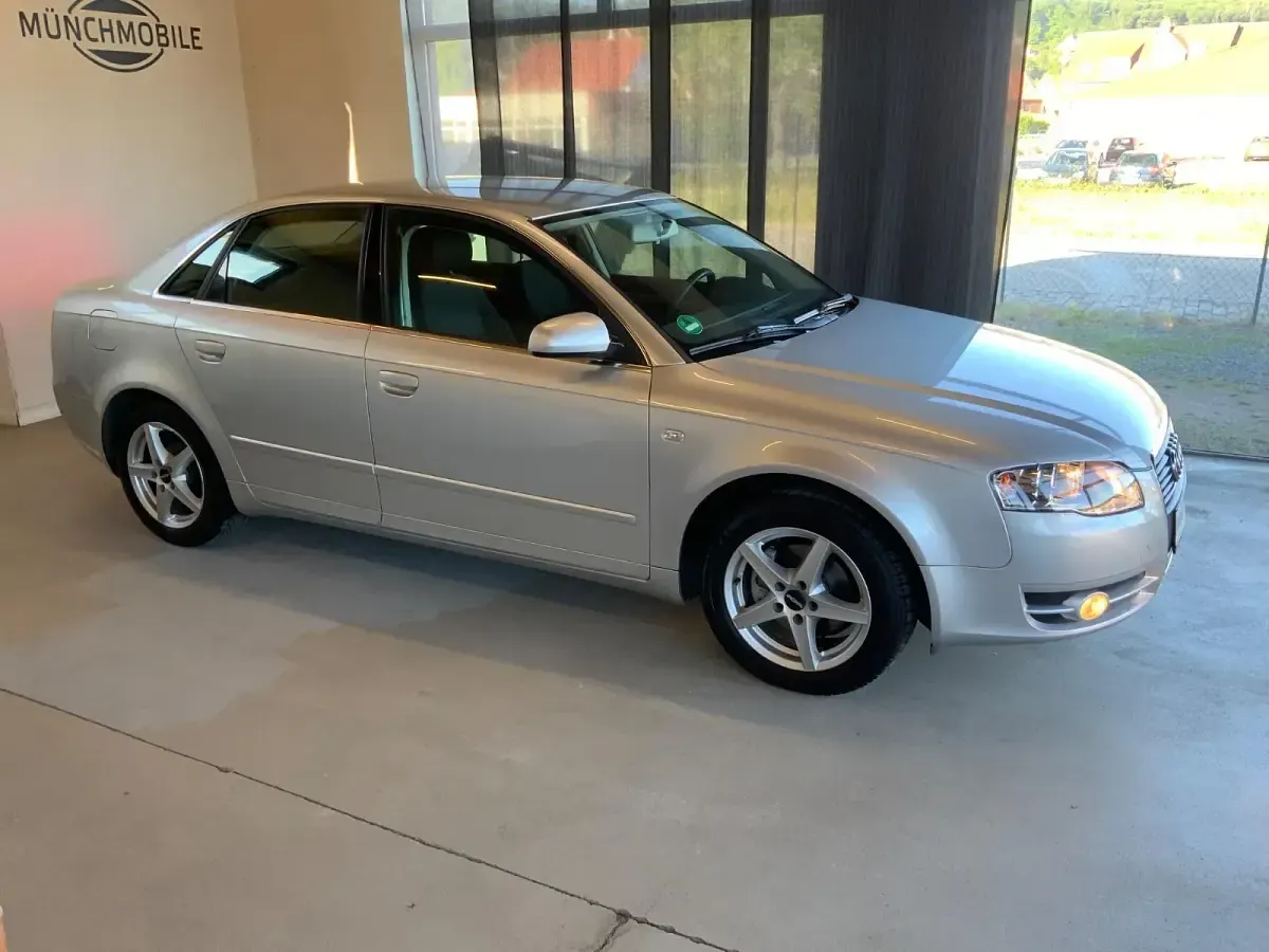 Gebraucht Audi A4 130 PS (95 kW) 2005 Silber Limousine