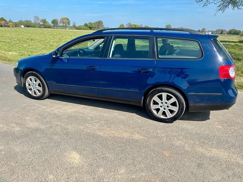 Usata VW Passat 101 CV (74 kW) 2009 Blu Station wagon