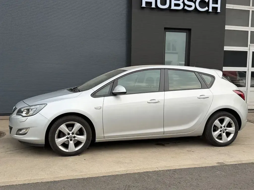 Gebraucht Opel Astra Edition 140 PS (102 kW) 2010 Silber Limousine