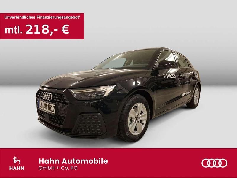 Mythosschwarz metallic Gebraucht 2025 Audi A1 Limousine | 26.580 € (Fairer Preis) - Bild 1/3