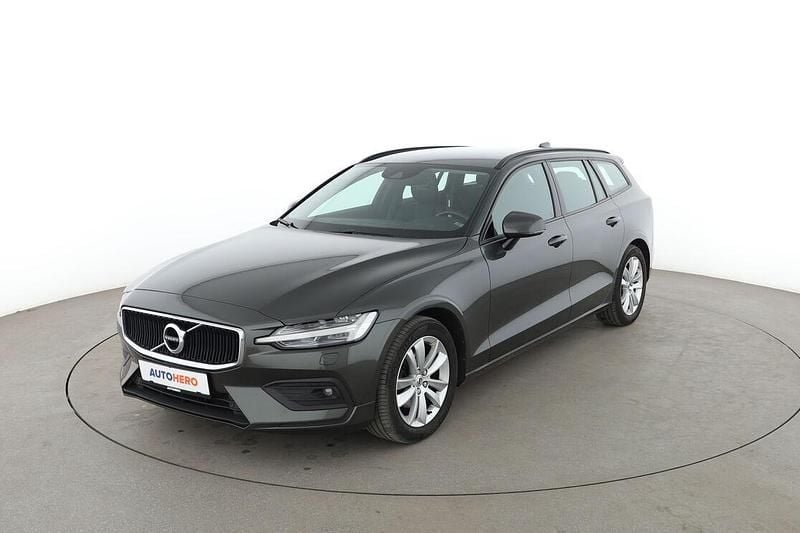 Grau Gebraucht 2019 Volvo V60 Momentum Kombi | 19.990 € (Guter Preis) - Bild 1/3