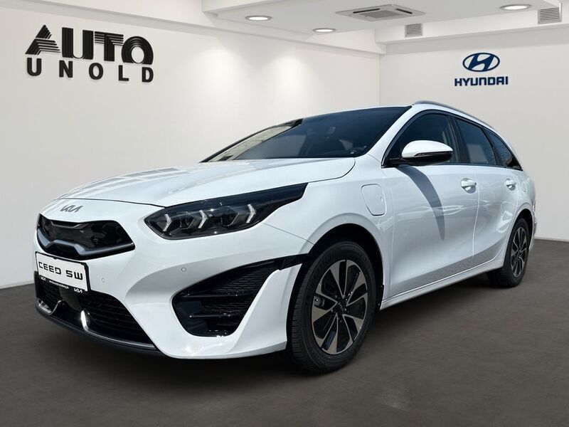 Weiß Gebraucht 2023 Kia Ceed Sportswagon Spirit Kombi | 28.690 € (Fairer Preis) - Bild 1/4