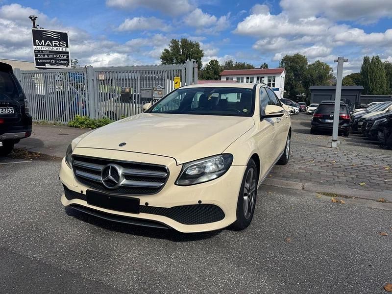 Beige Gebraucht 2017 Mercedes E200 Avantgarde Limousine | 6.900 € (Guter Preis) - Bild 1/4