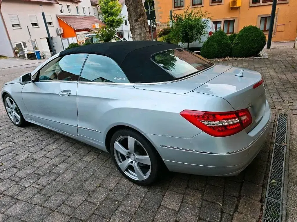 Gebraucht Mercedes E250 204 PS (150 kW) 2010 Silber Cabrio