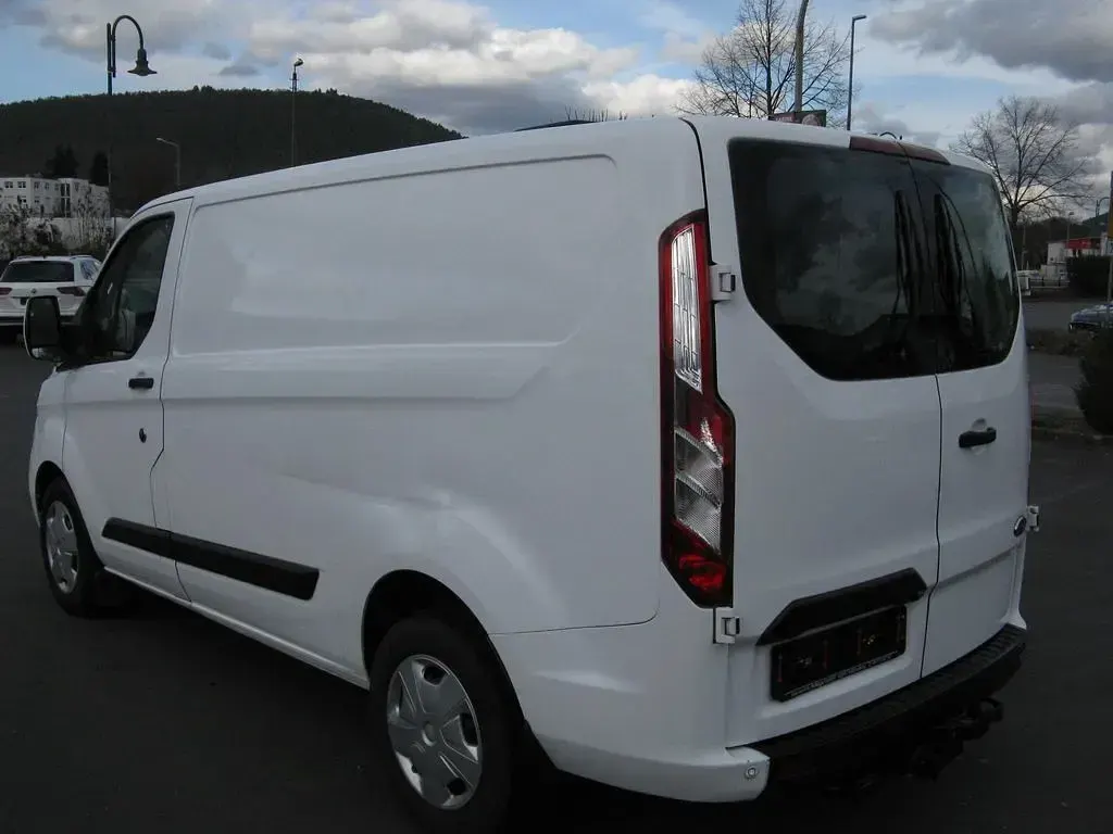 Usado Ford Transit Custom 131 HP (96 kW) 2020 Branco Monovolume