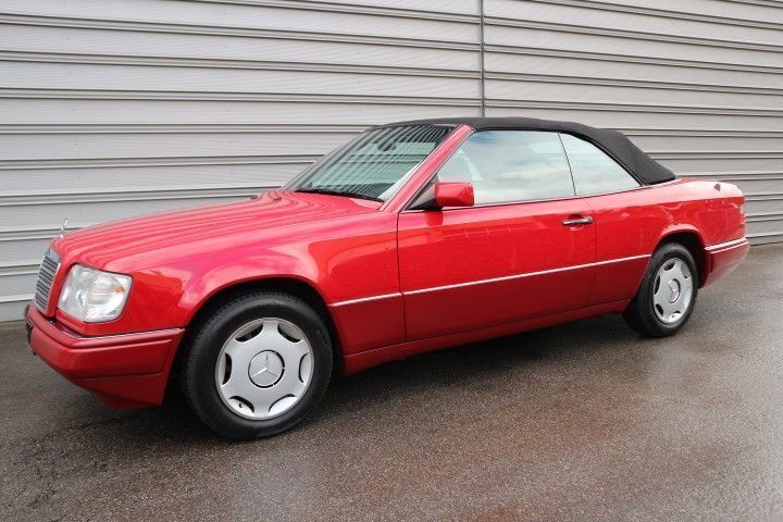 Rot Gebraucht 1994 Mercedes E200 Cabrio | 31.990 € - Bild 1/4