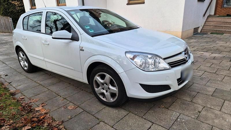 Gebraucht Opel Astra 90 PS (66 kW) 2008 Weiß Limousine