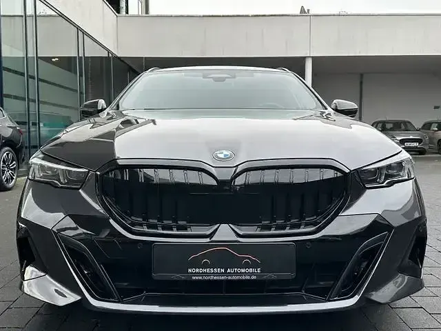 Gebraucht BMW 520 M Sport 197 PS (144 kW) 2025 Grau Kombi
