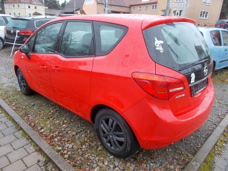 Gebraucht Opel Meriva Edition 101 PS (74 kW) 2011 Rot Van / Kleinbus