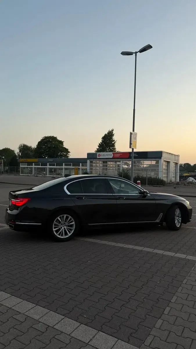 Gebraucht BMW 730 Executive 265 PS (194 kW) 2016 Grau Limousine