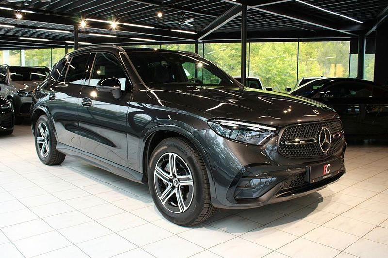 Grau Gebraucht 2024 Mercedes GLC300 AMG SUV | 67.500 € (Fairer Preis) - Bild 1/4
