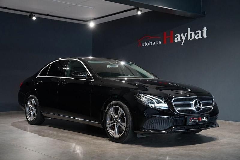 Schwarz Gebraucht 2019 Mercedes E220 Avantgarde Limousine | 30.950 € (Guter Preis) - Bild 1/4