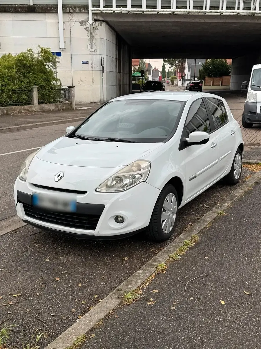 Gebraucht Renault Clio III 90 PS (66 kW) 2011 Weiß Kleinwagen