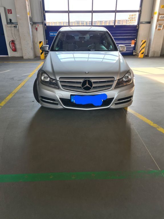 Silber Gebraucht 2012 Mercedes C180 Avantgarde Limousine | 6.000 € (Superpreis) - Bild 1/4
