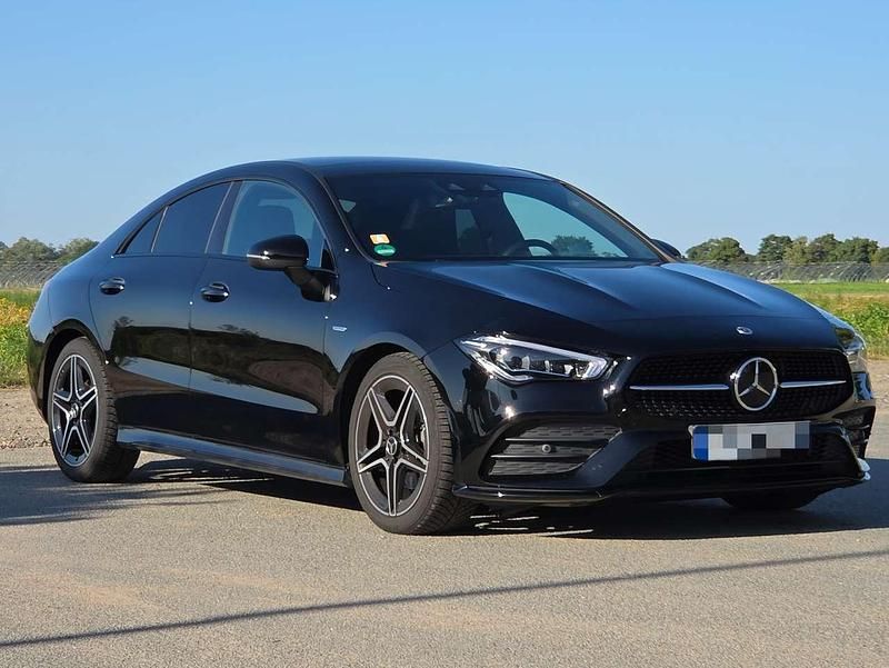 Schwarz Gebraucht 2022 Mercedes CLA200 Edition Coupé | 36.500 € (Teuer) - Bild 1/4