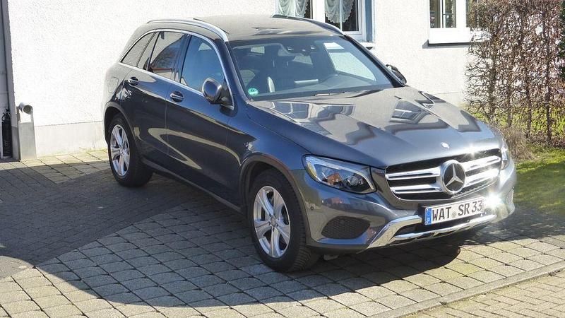 Grau Gebraucht 2016 Mercedes GLC220 SUV | 24.500 € (Guter Preis) - Bild 1/4