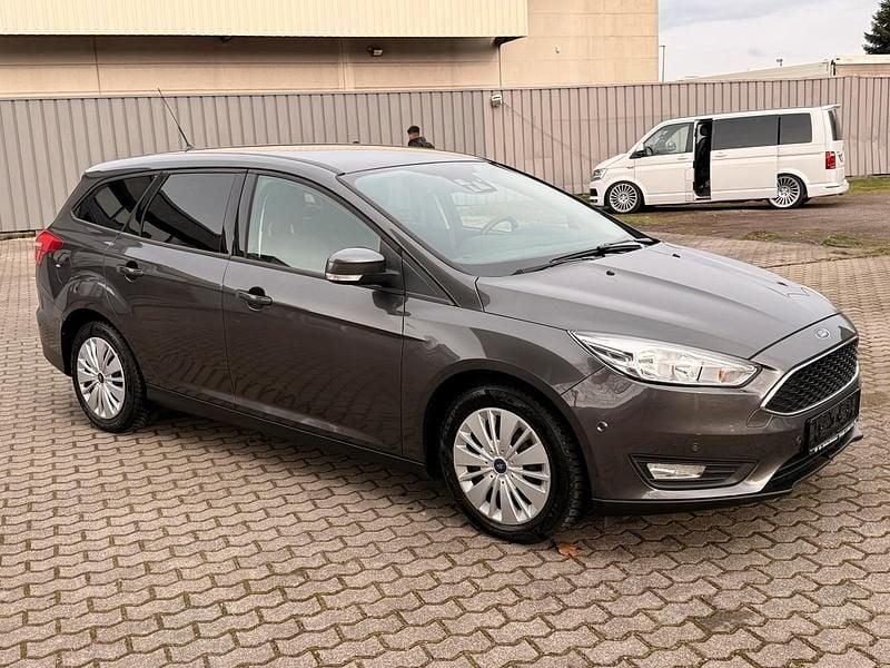 Gebraucht Ford Focus 100 PS (73 kW) 2017 Grau Kombi