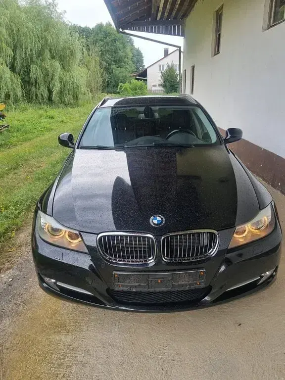 Gebraucht BMW 320 Lifestyle 170 PS (125 kW) 2010 Schwarz Kombi