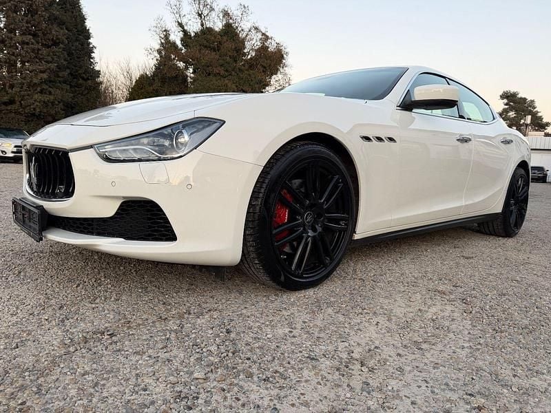 Weiß Gebraucht 2013 Maserati Ghibli Limousine | 26.490 € (Fairer Preis) - Bild 1/4