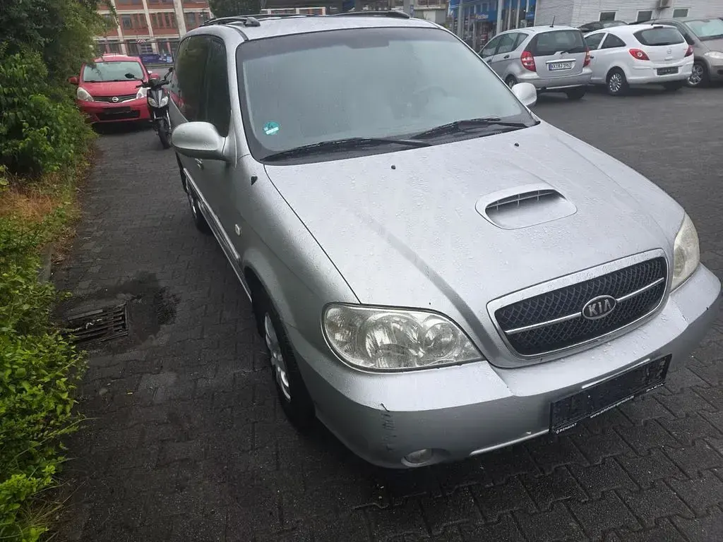 Gebraucht Kia Carnival EX 185 PS (136 kW) 2006 Gold Van / Kleinbus
