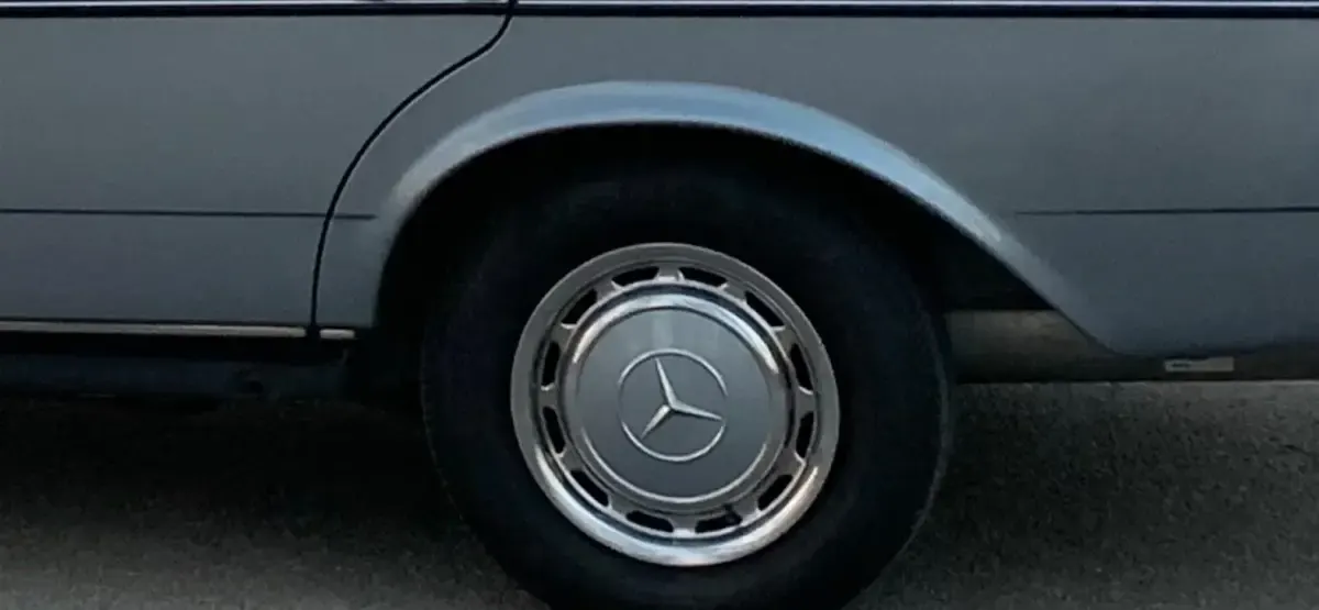 Gebraucht Mercedes 250 140 PS (102 kW) 1983 Blau Limousine