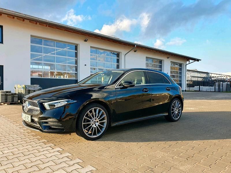 Schwarz Gebraucht 2021 Mercedes A250 Limousine | 28.000 € (Etwas zu teuer) - Bild 1/4