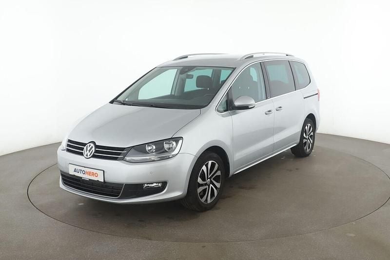 Grau Gebraucht 2021 VW Sharan Active Van / Kleinbus | 26.850 € (Guter Preis) - Bild 1/3