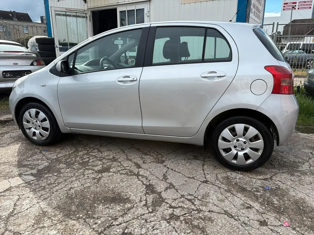 Gebraucht Toyota Yaris Sol 87 PS (63 kW) 2006 Silber Kleinwagen