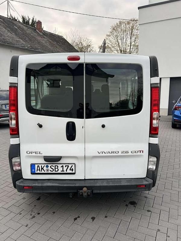 Gebraucht Opel Vivaro 145 PS (106 kW) 2008 Weiß Van / Kleinbus