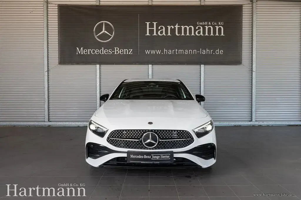 Gebraucht Mercedes A200 AMG 163 PS (119 kW) 2024 Polarweiß Kleinwagen