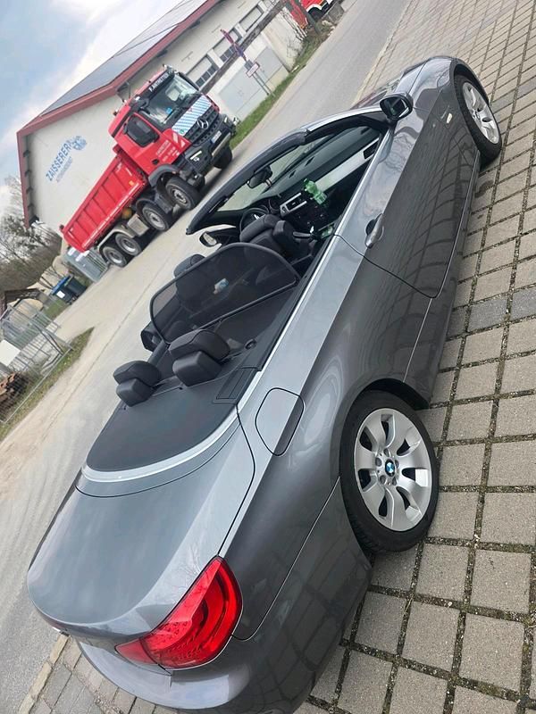 Gebraucht BMW 330 Cabriolet 300 PS (220 kW) 2012 Silber Cabrio